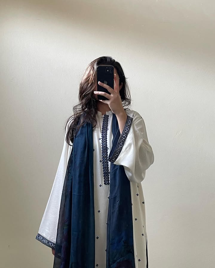 Vanzila Embroidered 3 PC