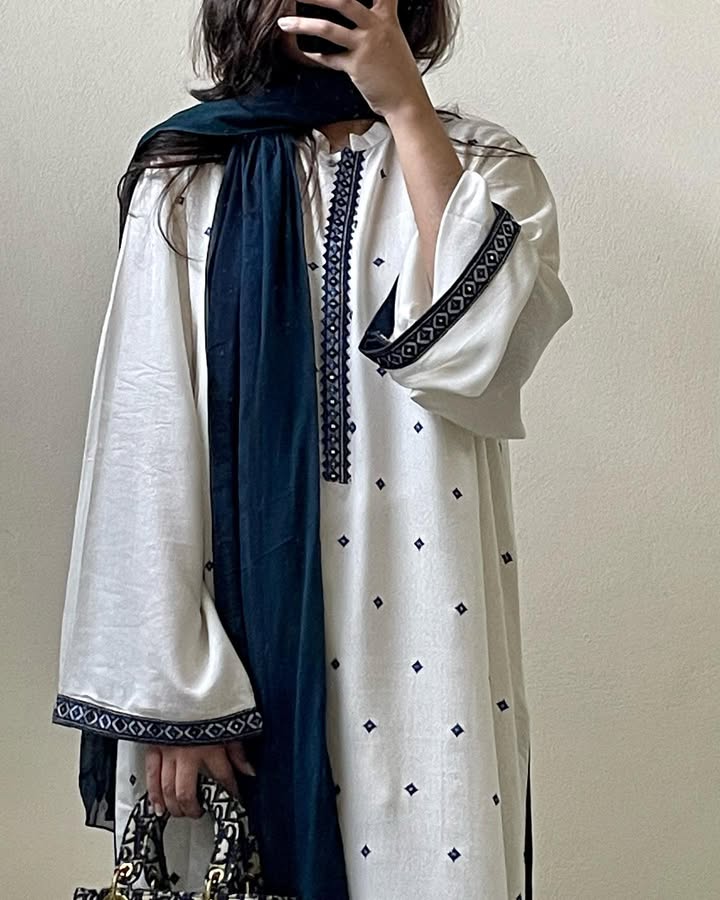 Vanzila Embroidered 3 PC